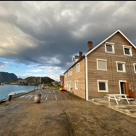 Notnes Midnattsol Vendégház Skrova