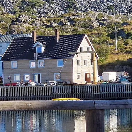 Notnes Midnattsol Vendégház Skrova