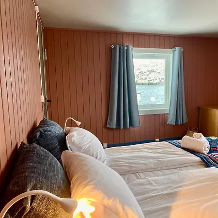 Notnes Midnattsol Guest house Skrova